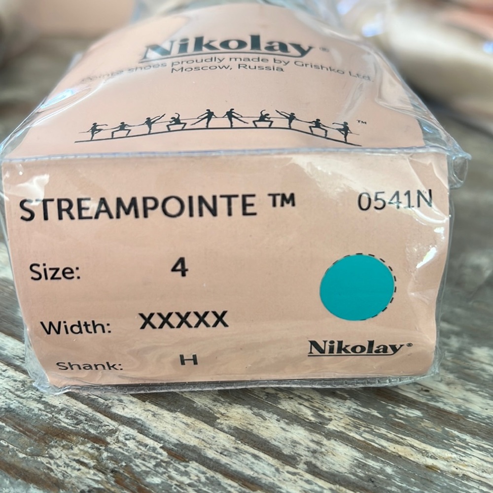 Nikolay Streampointe Pointe Shoes size 4 5x H